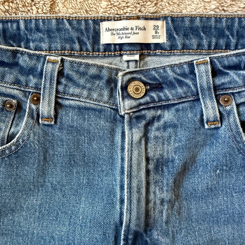 Abercrombie & Fitch Light Blue Denim Jeans 90s Relaxed. Wide Jean. 29 Short
